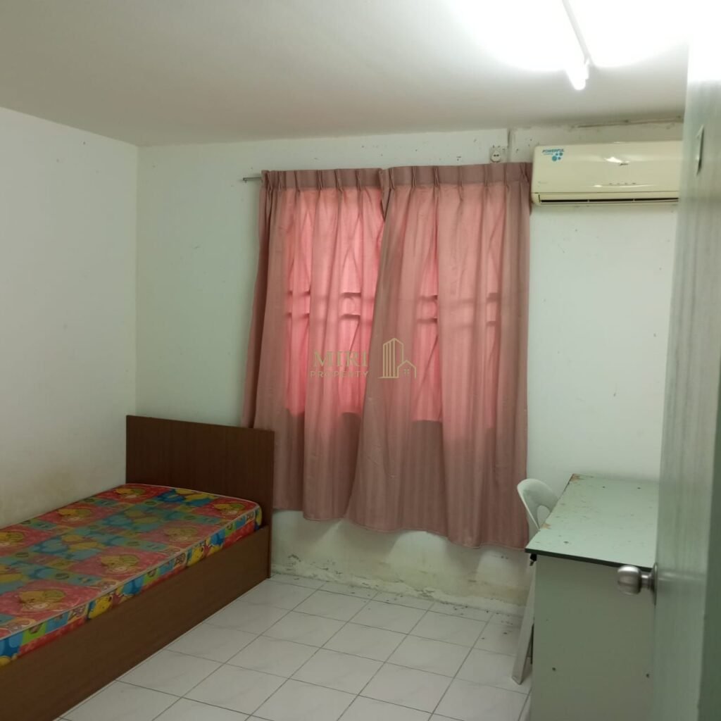 6 Bedrooms 2 Bathrooms Single Storey Terrace House For Rent At Lorong Desa Senadin 2C Senadin Miri House For Rent 9