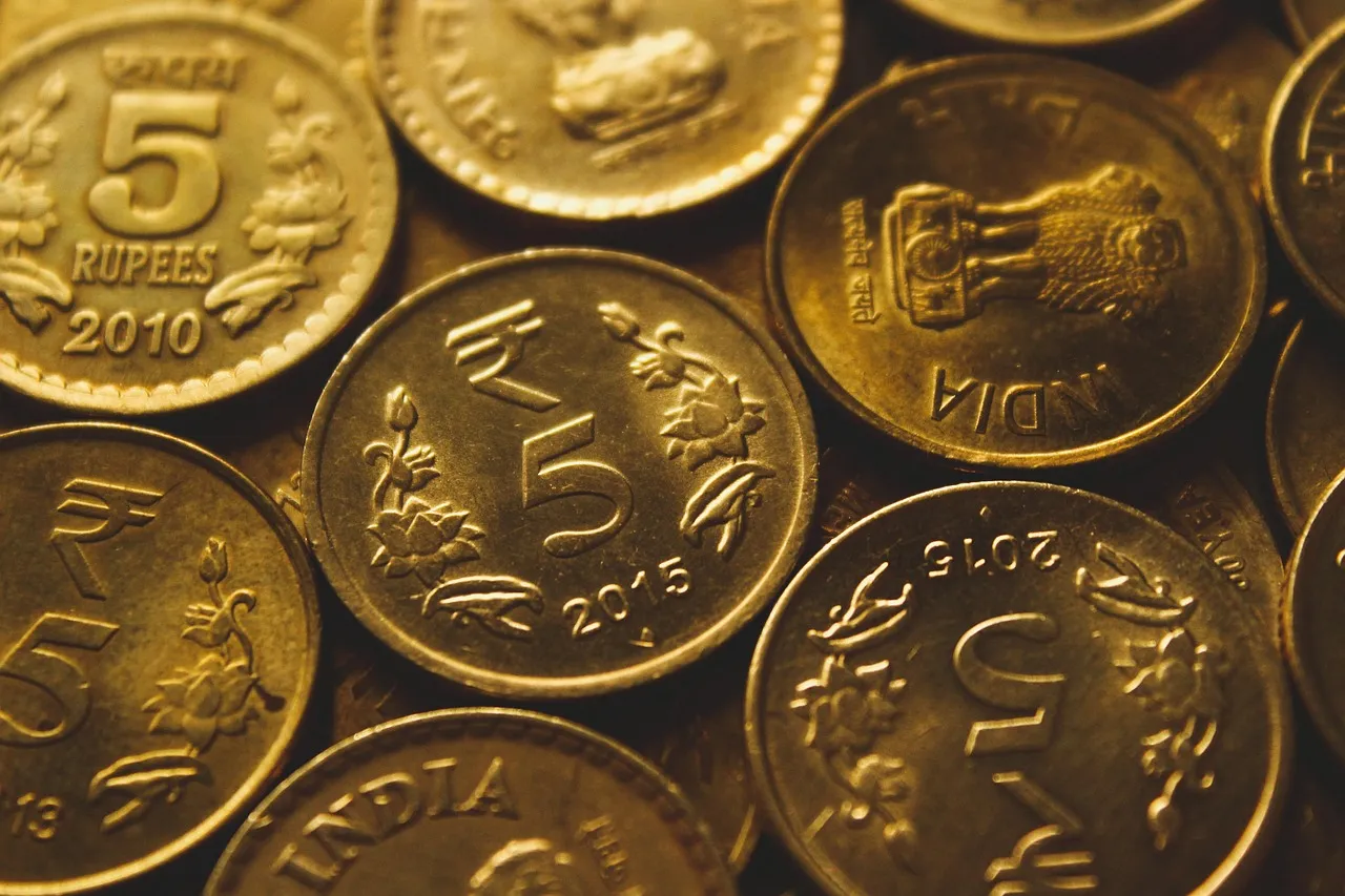 Balancing Income Stability and Risk Tolerance When Choosing Investment Vehicles in Sarawak