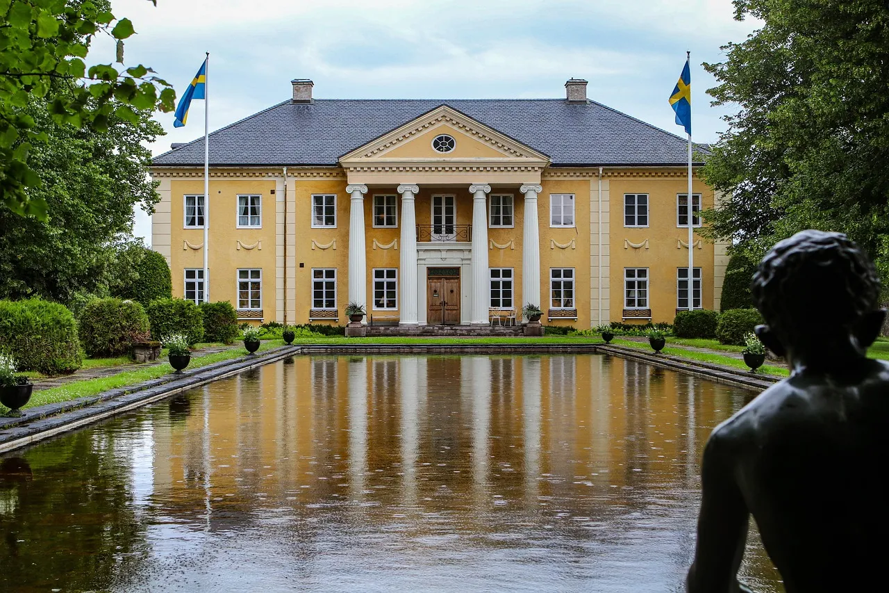 Malaysian REITs versus small shoplots in Miri and Sarawak for steady income