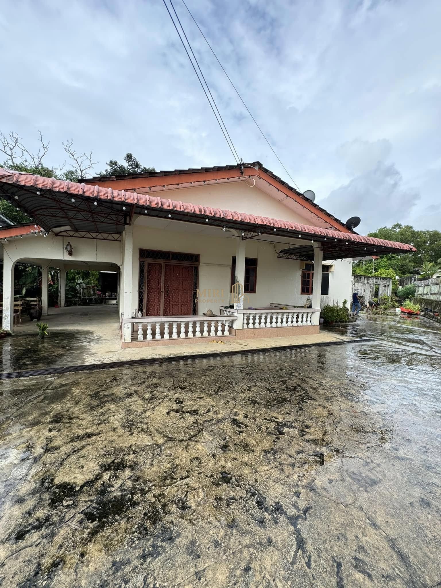 1 Storey Detached House For Sale | Jalan Riam, Miri 2 1 Storey Detached Dwelling House For Sale At Jalan Riam Miri House For Sale 1