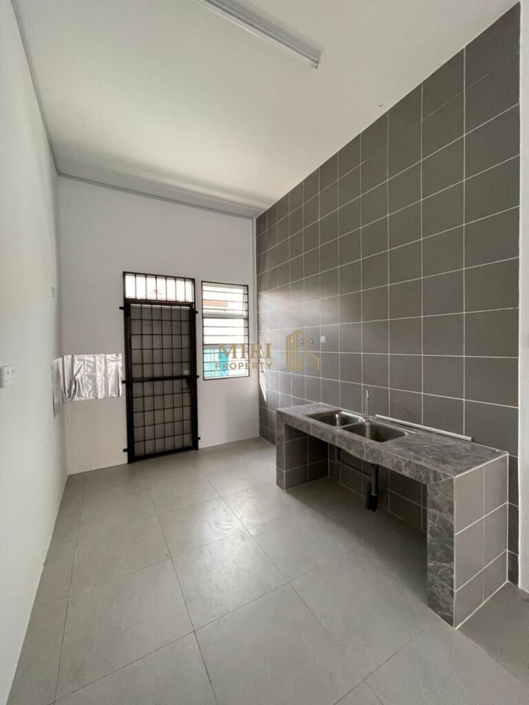 3 Bedrooms 2 Bathrooms 1 Storey Intermediate Terrace House For Rent At Sri Pertiwi Senadin Miri House For Rent 10