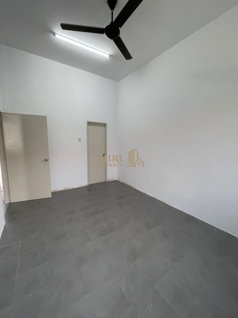 3 Bedrooms 2 Bathrooms 1 Storey Intermediate Terrace House For Rent At Sri Pertiwi Senadin Miri House For Rent 11