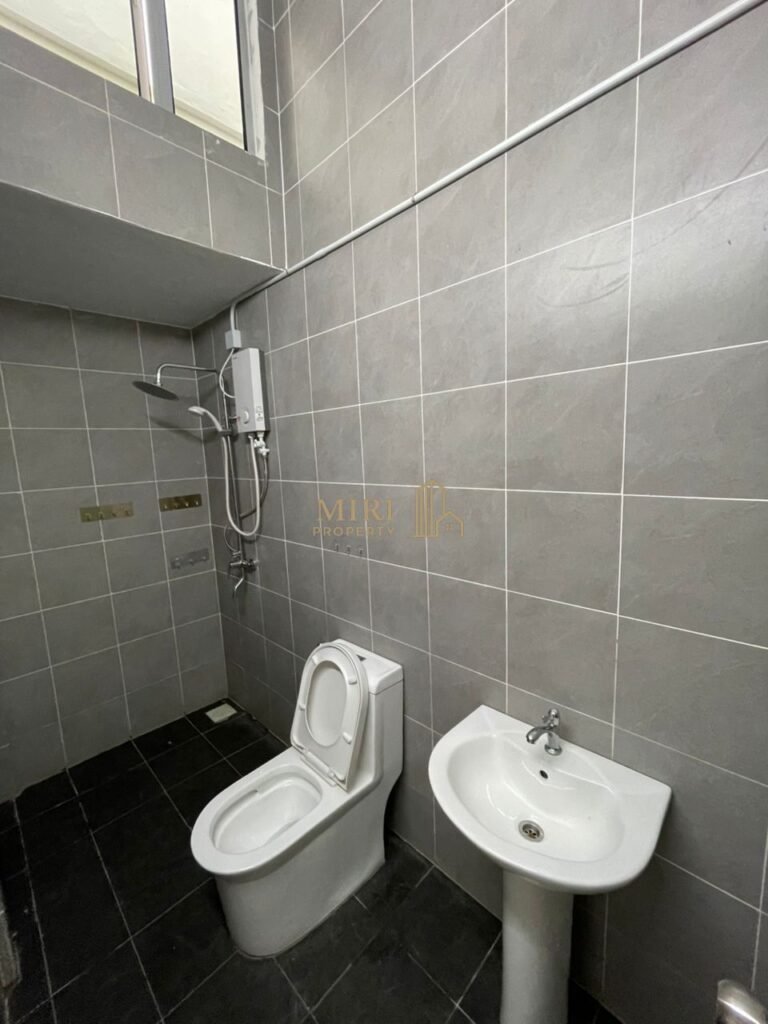 3 Bedrooms 2 Bathrooms 1 Storey Intermediate Terrace House For Rent At Sri Pertiwi Senadin Miri House For Rent 7