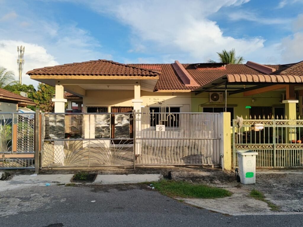 3 Bedrooms 2 Bathrooms Single Storey End Lot Terrace House For Rent At Vista Perdan Miri For Rent 1