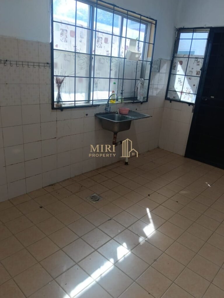 3 Bedrooms 2 Bathrooms Single Storey End Lot Terrace House For Rent At Vista Perdan Miri For Rent 3