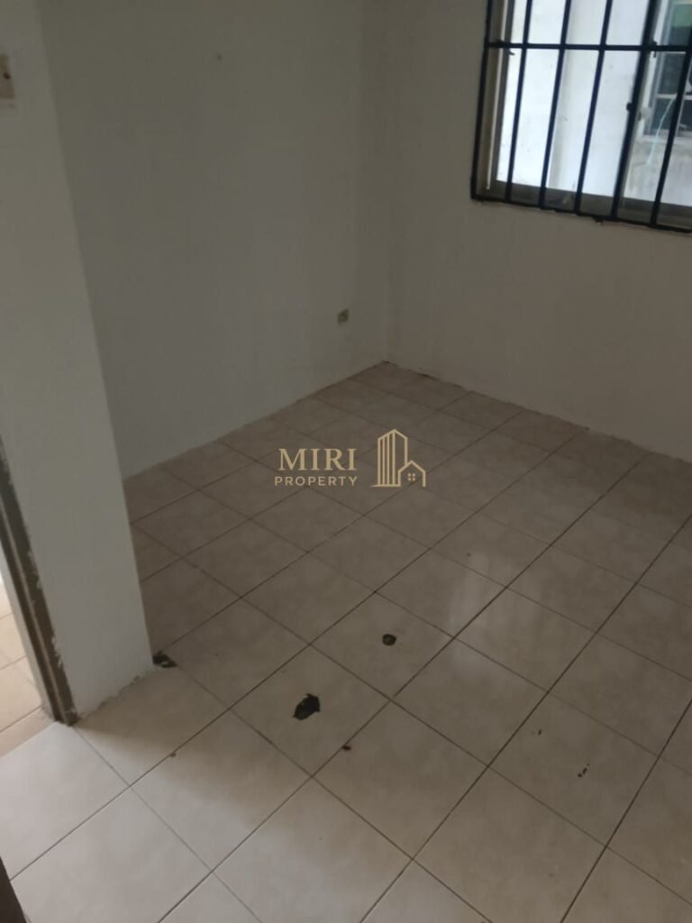 3 Bedrooms 2 Bathrooms Single Storey End Lot Terrace House For Rent At Vista Perdan Miri For Rent 4