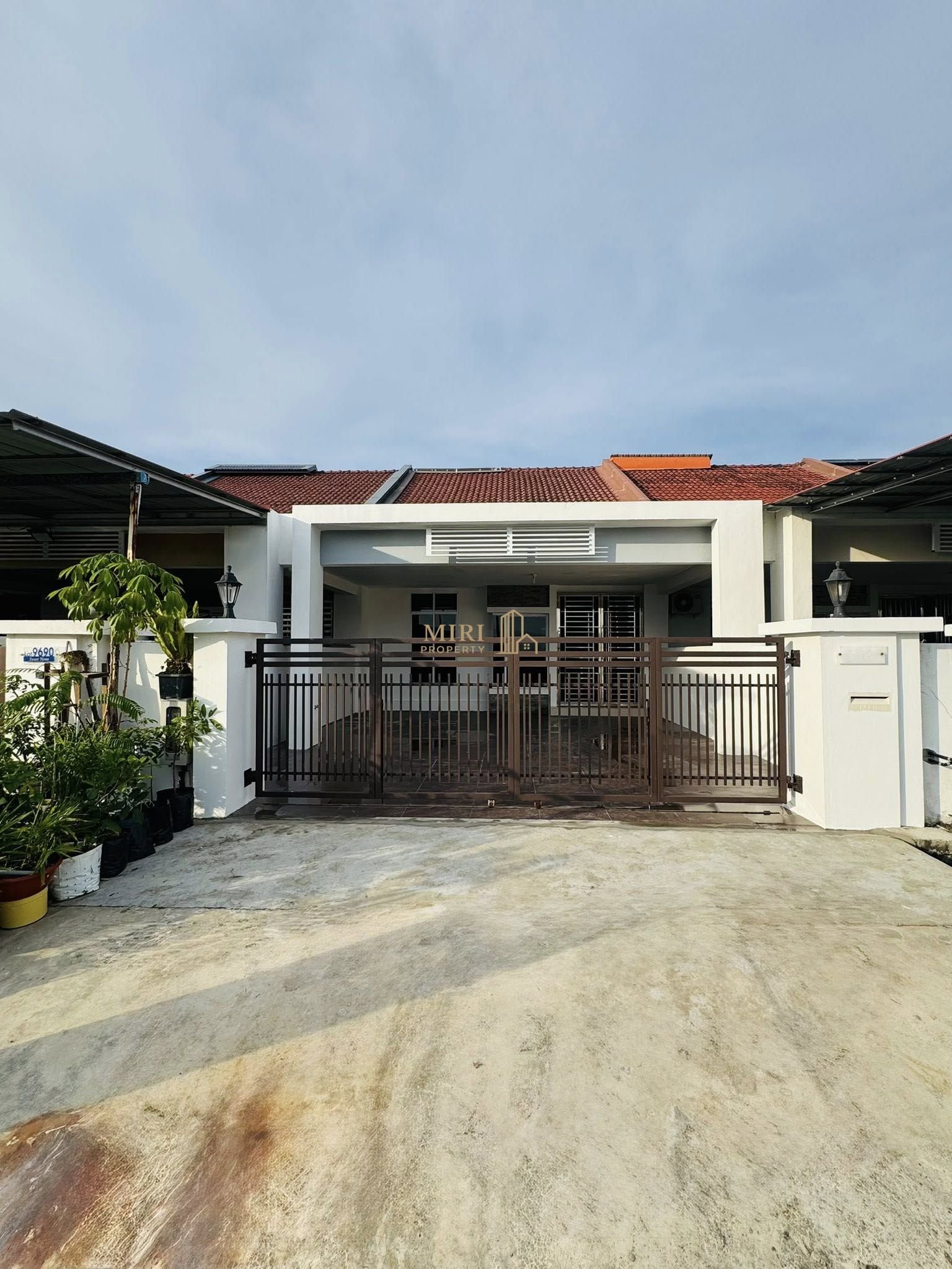 3 Bedrooms 2 Bathrooms Single Storey Terrace House For Sale At Taman jelita Miri House For Sale 1