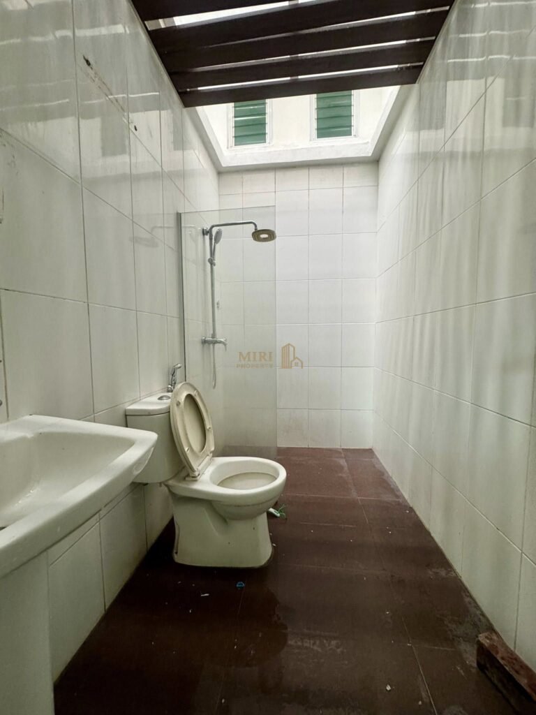 3 Bedrooms 2 Bathrooms Single Storey Terrace House For Sale At Taman jelita Miri House For Sale 10