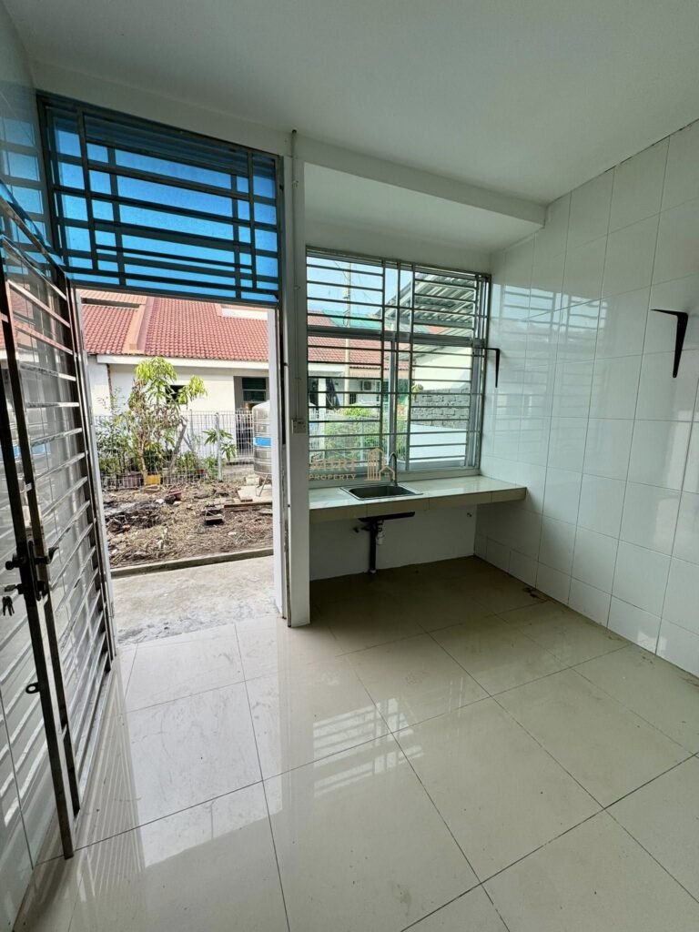 3 Bedrooms 2 Bathrooms Single Storey Terrace House For Sale At Taman jelita Miri House For Sale 8