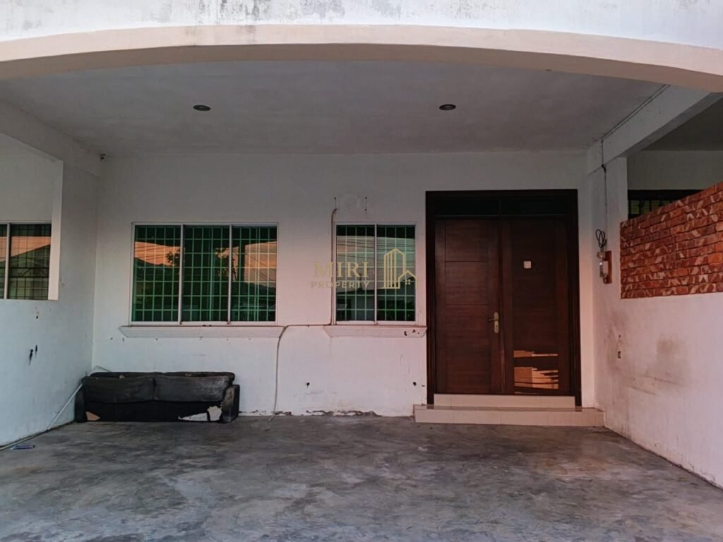 4 Bedrooms 2 Bathrooms 1 Storey Terrace House For Rent At Taman Jelita Taman Tunku For Rent 5