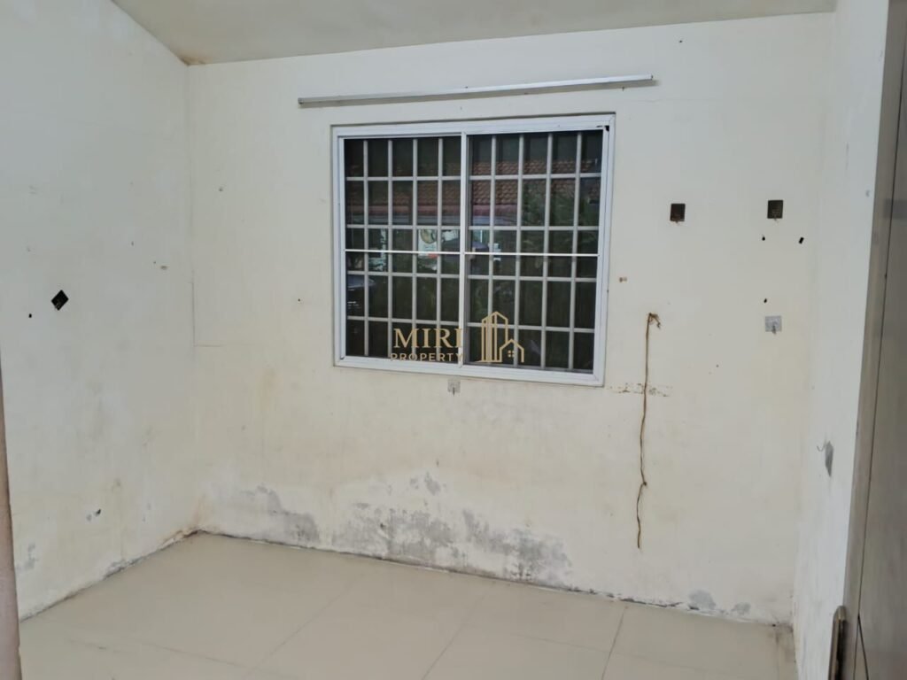 4 Bedrooms 2 Bathrooms 1 Storey Terrace House For Rent At Taman Jelita Taman Tunku For Rent 7