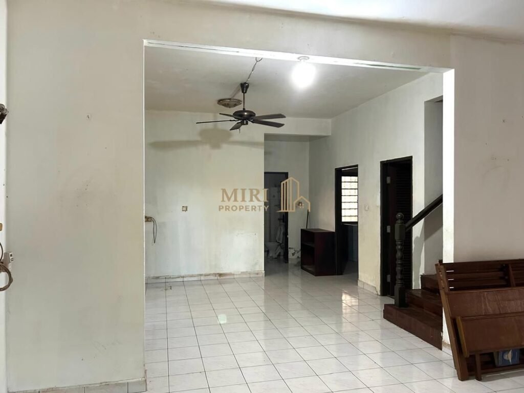 4 Bedrooms 2 Bathrooms 2 Storey Semi Detached House For Sale At Taman Desa Seri Krokop Miri For Sale 4