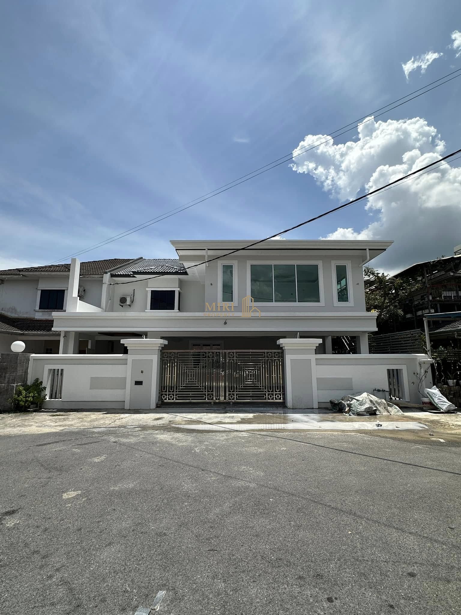 2 Storey Semi-Detached House For Sale | Tudan, Miri 2 9 Bedrooms 8 Bathrooms 2 Storey Semi Detached House At Tudan Miri House For Sale 1