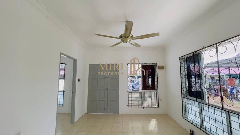 3 Bedrooms 2 Bathrooms 1 Storey Corner Terrace House For Rent At Lorong Jati Senadin Miri House For Rent 8 3 Bedrooms 2 Bathrooms 1 Storey Corner Terrace House For Rent At Lorong Jati Senadin Miri House For Rent 2