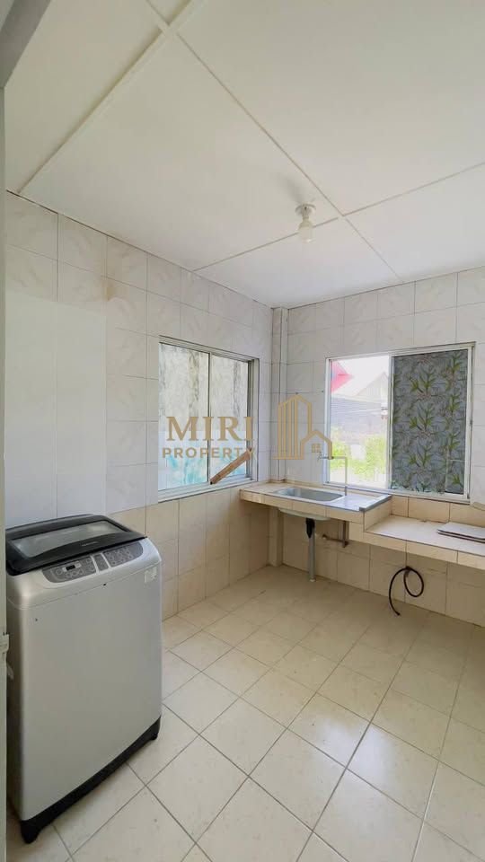 3 Bedrooms 2 Bathrooms 1 Storey Corner Terrace House For Rent At Lorong Jati Senadin Miri House For Rent 10 3 Bedrooms 2 Bathrooms 1 Storey Corner Terrace House For Rent At Lorong Jati Senadin Miri House For Rent 4