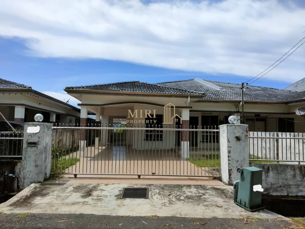 3 Bedrooms 2 Bathrooms 1 Storey Semi Detacted House For Rent At Lutong Baru Miri For Rent 1