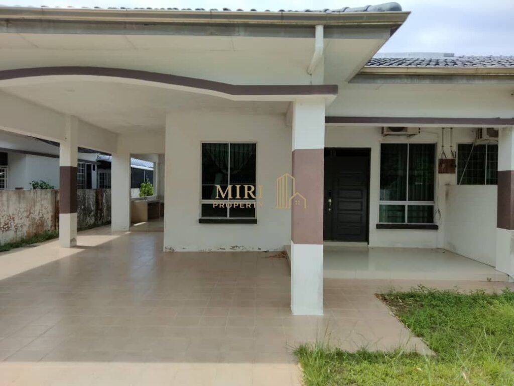3 Bedrooms 2 Bathrooms 1 Storey Semi Detacted House For Rent At Lutong Baru Miri For Rent 2