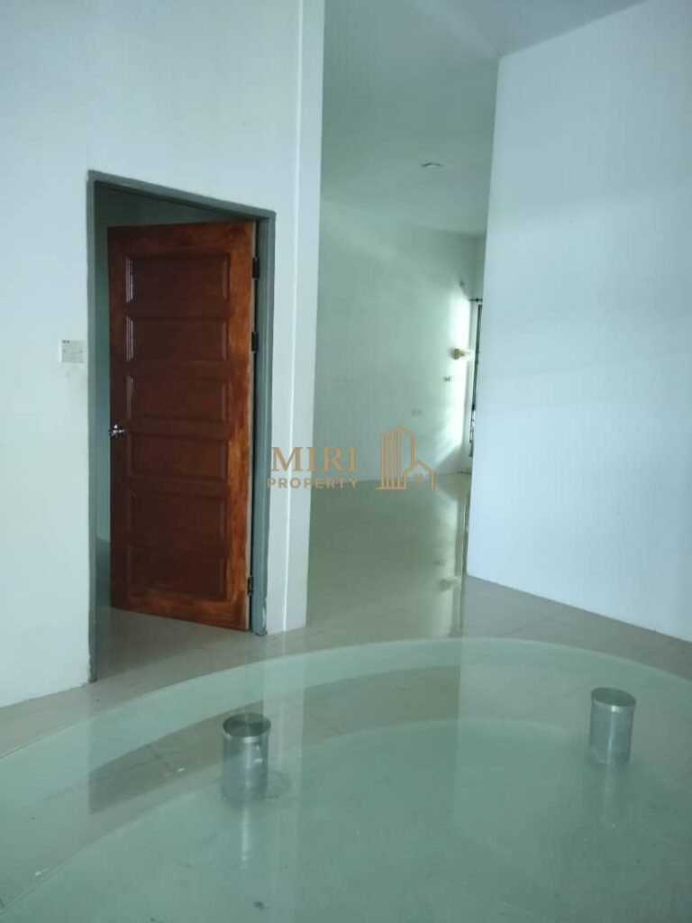 3 Bedrooms 2 Bathrooms 1 Storey Semi Detacted House For Rent At Lutong Baru Miri For Rent 3