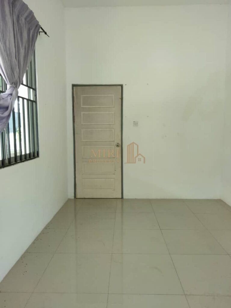 3 Bedrooms 2 Bathrooms 1 Storey Semi Detacted House For Rent At Lutong Baru Miri For Rent 5