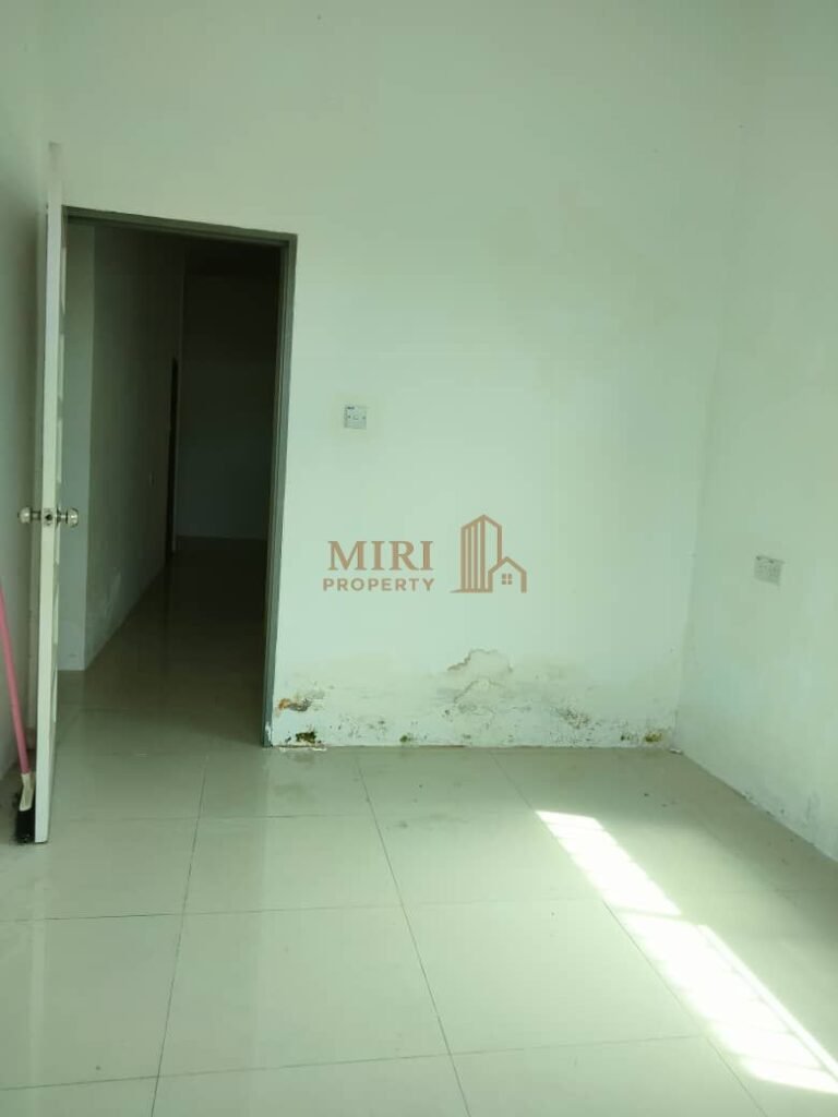 3 Bedrooms 2 Bathrooms 1 Storey Semi Detacted House For Rent At Lutong Baru Miri For Rent 6