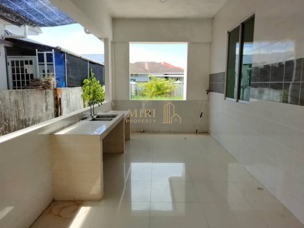 3 Bedrooms 2 Bathrooms 1 Storey Semi Detacted House For Rent At Lutong Baru Miri For Rent 7