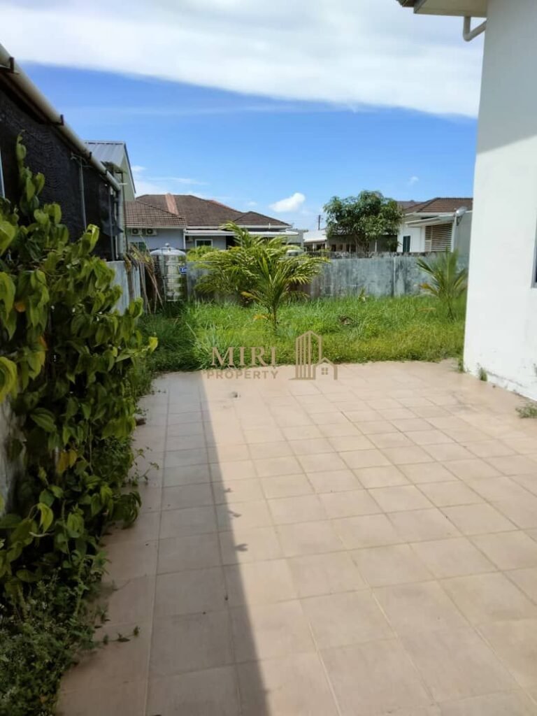 3 Bedrooms 2 Bathrooms 1 Storey Semi Detacted House For Rent At Lutong Baru Miri For Rent 8