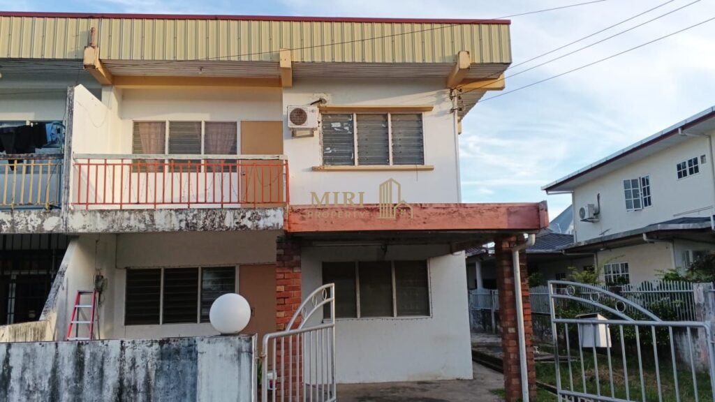 4 Bedrooms 2 Bathrooms 2 Storey Semi Detached House For Rent At Piasau Garden Miri For Rent 14 4 Bedrooms 2 Bathrooms 2 Storey Semi Detached House For Rent At Piasau Garden Miri For Rent 10
