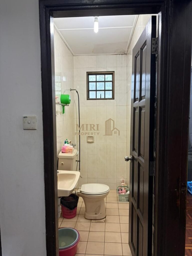 4 Bedrooms 3 Bathrooms 2 Storey Semi D House For Rent At Taman Desa Seri Boulevard Miri House For Rent 11 4 Bedrooms 3 Bathrooms 2 Storey Semi D House For Rent At Taman Desa Seri Boulevard Miri House For Rent 10