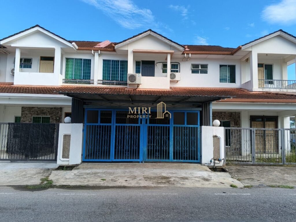 4 Bedrooms 3 Bathrooms 2 Storey Terrace House For Rent At Lorong Desa Senadin 2C Senadin Miri House For Rent 1