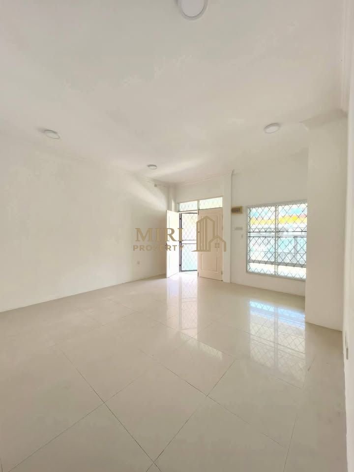 4 Bedrooms 3 Bathrooms 2 Storey Terrace House For Rent At Lorong Desa Senadin 2C Senadin Miri House For Rent 2