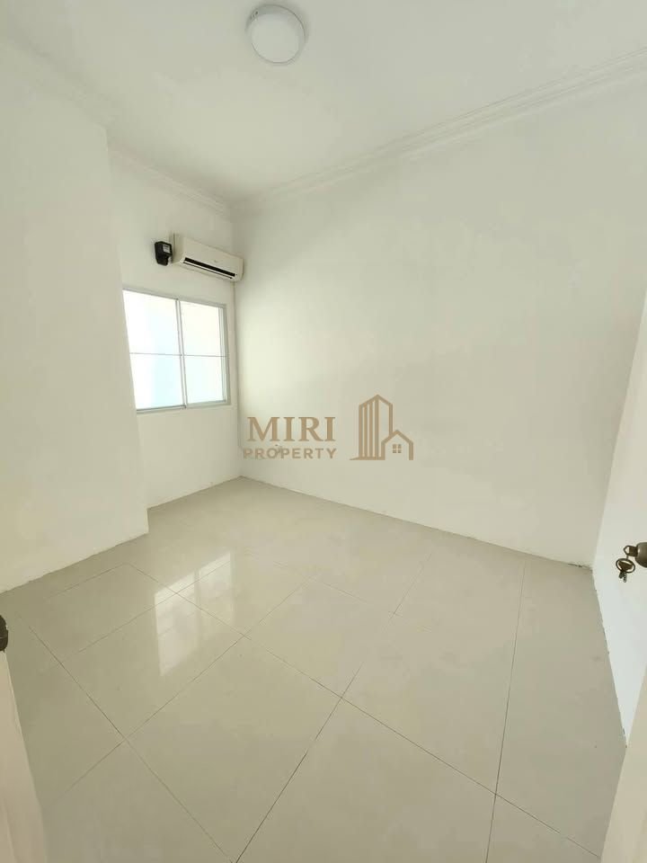 4 Bedrooms 3 Bathrooms 2 Storey Terrace House For Rent At Lorong Desa Senadin 2C Senadin Miri House For Rent 5