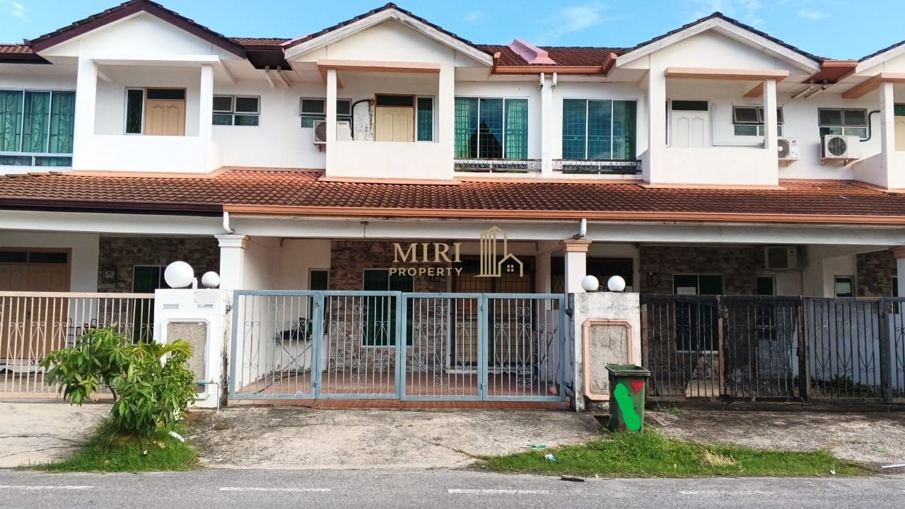 4 Bedrooms 3 Bathrooms Double Storey Terrace House For Rent At Lorong Desa Senadin 2C Senadin Miri House For Rent 2 4 Bedrooms 3 Bathrooms Double Storey Terrace House For Rent At Lorong Desa Senadin 2C Senadin Miri House For Rent 1