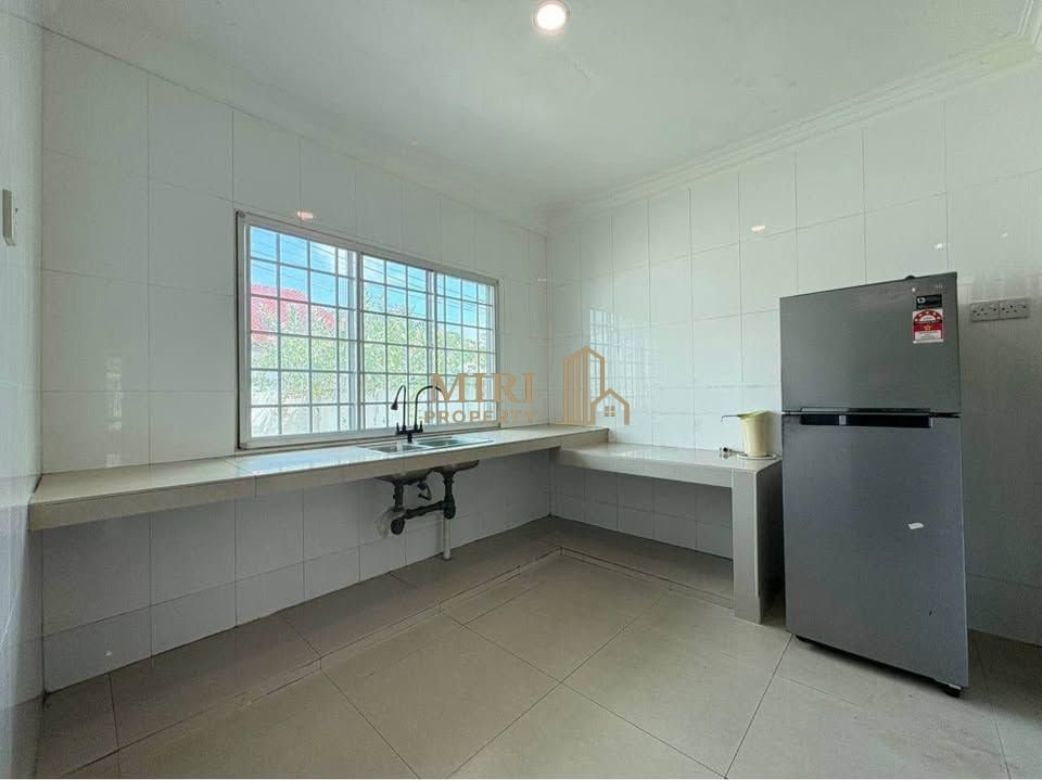 4 Bedrooms 3 Bathrooms Double Storey Terrace House For Rent At Lorong Desa Senadin 2C Senadin Miri House For Rent 6 4 Bedrooms 3 Bathrooms Double Storey Terrace House For Rent At Lorong Desa Senadin 2C Senadin Miri House For Rent 4
