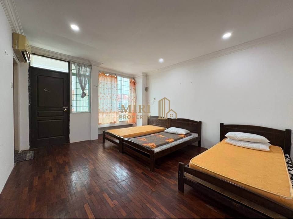 4 Bedrooms 3 Bathrooms Double Storey Terrace House For Rent At Lorong Desa Senadin 2C Senadin Miri House For Rent 7 4 Bedrooms 3 Bathrooms Double Storey Terrace House For Rent At Lorong Desa Senadin 2C Senadin Miri House For Rent 5