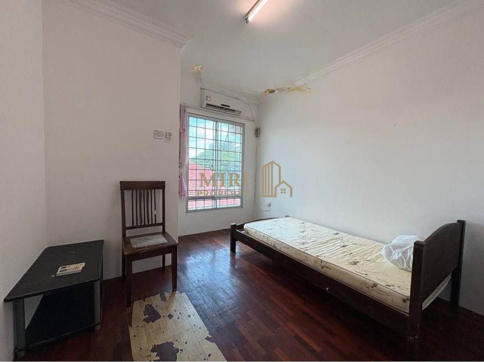 4 Bedrooms 3 Bathrooms Double Storey Terrace House For Rent At Lorong Desa Senadin 2C Senadin Miri House For Rent 8 4 Bedrooms 3 Bathrooms Double Storey Terrace House For Rent At Lorong Desa Senadin 2C Senadin Miri House For Rent 6