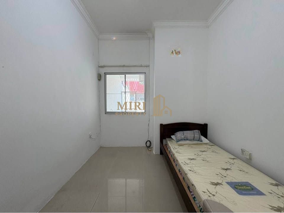 4 Bedrooms 3 Bathrooms Double Storey Terrace House For Rent At Lorong Desa Senadin 2C Senadin Miri House For Rent 9 4 Bedrooms 3 Bathrooms Double Storey Terrace House For Rent At Lorong Desa Senadin 2C Senadin Miri House For Rent 7