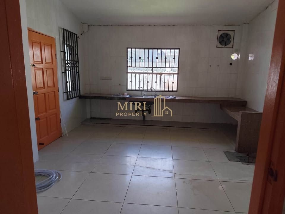 4 Bedrooms 4 Bathrooms 2 Storey Terrace House For Rent At Desa Murni Permyjaya Miri For Rent 5 4 Bedrooms 4 Bathrooms 2 Storey Terrace House For Rent At Desa Murni Permyjaya Miri For Rent 3
