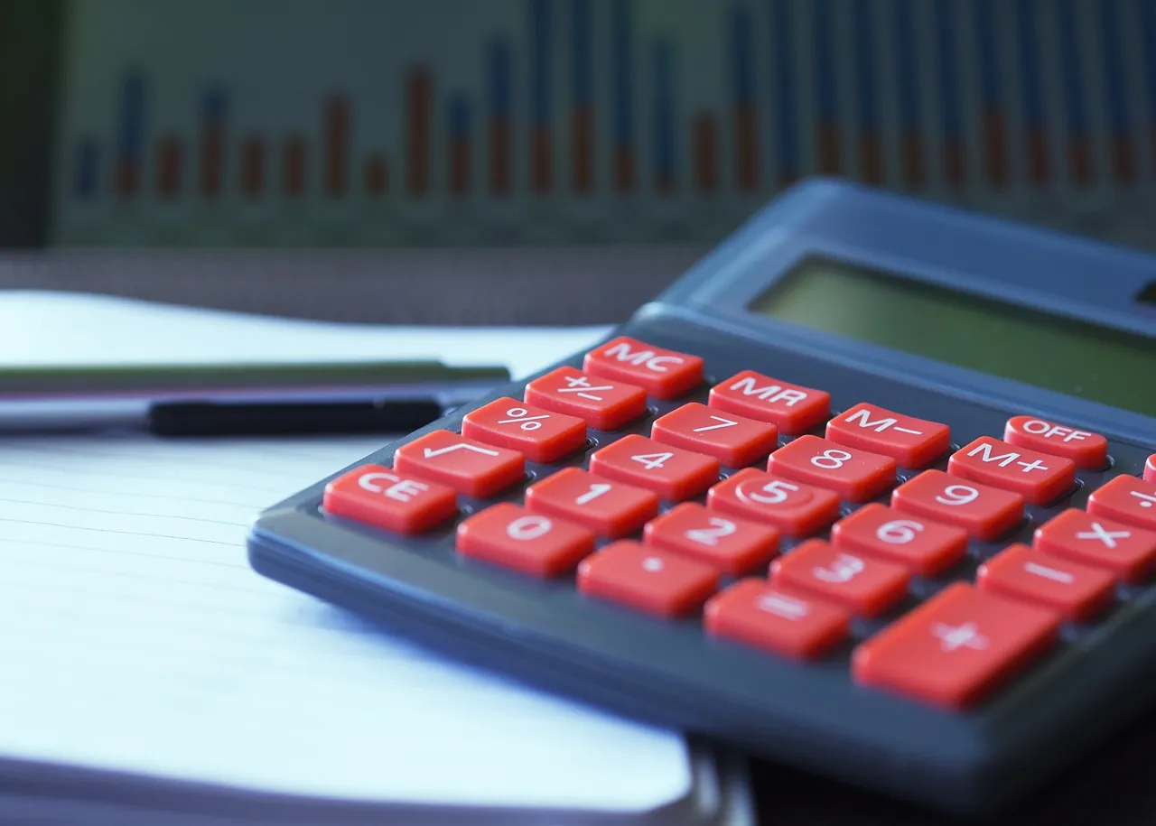 Income Stability vs Volatility When Choosing Investment Vehicles in Miri and Sarawak