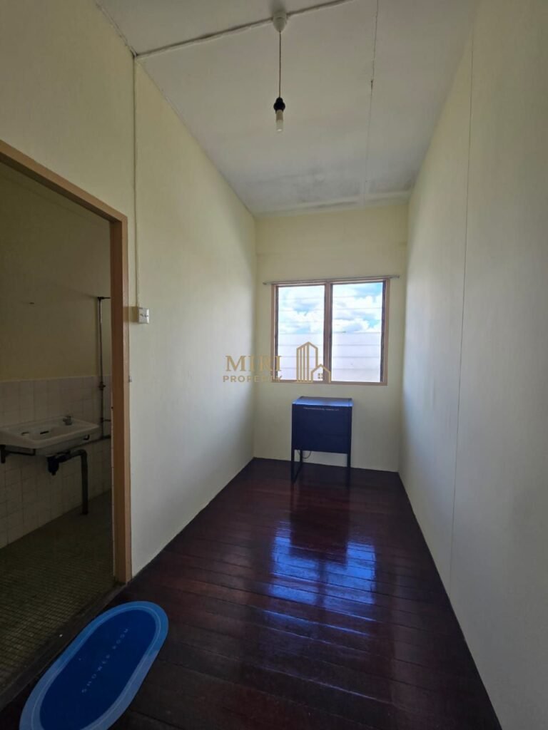 4 Bedrooms 2 Bathrooms 2 Storey Terrace House For Rent At Krokop 10 Miri For Rent 11 4 Bedrooms 2 Bathrooms 2 Storey Terrace House For Rent At Krokop 10 Miri For Rent 9