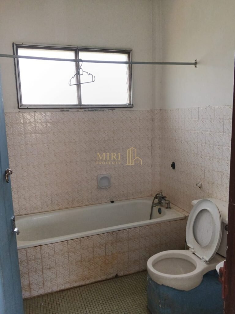 4 Bedrooms 3 Bathrooms 2 Storey Detached House For Rent At Jalan Tai Foo Riam Miri House For Rent 13 4 Bedrooms 3 Bathrooms 2 Storey Detached House For Rent At Jalan Tai Foo Riam Miri House For Rent 11