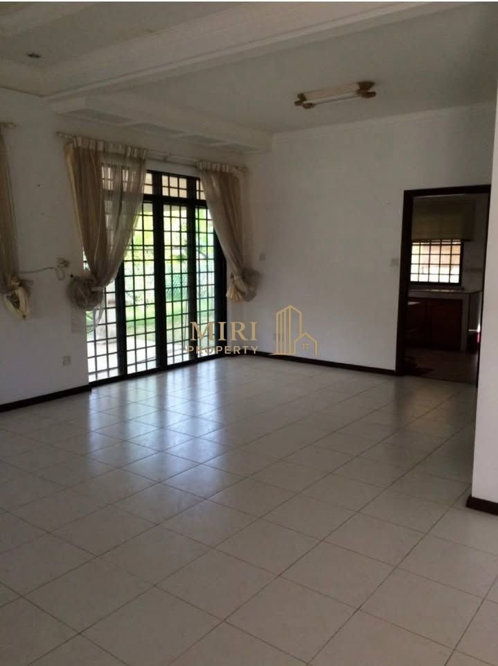4 Bedrooms 3 Bathrooms 2 Storey Semi Detached House For Rent At Taman Bayshore Miri For Rent 2