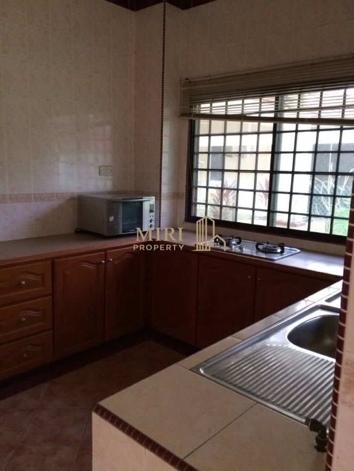 4 Bedrooms 3 Bathrooms 2 Storey Semi Detached House For Rent At Taman Bayshore Miri For Rent 4