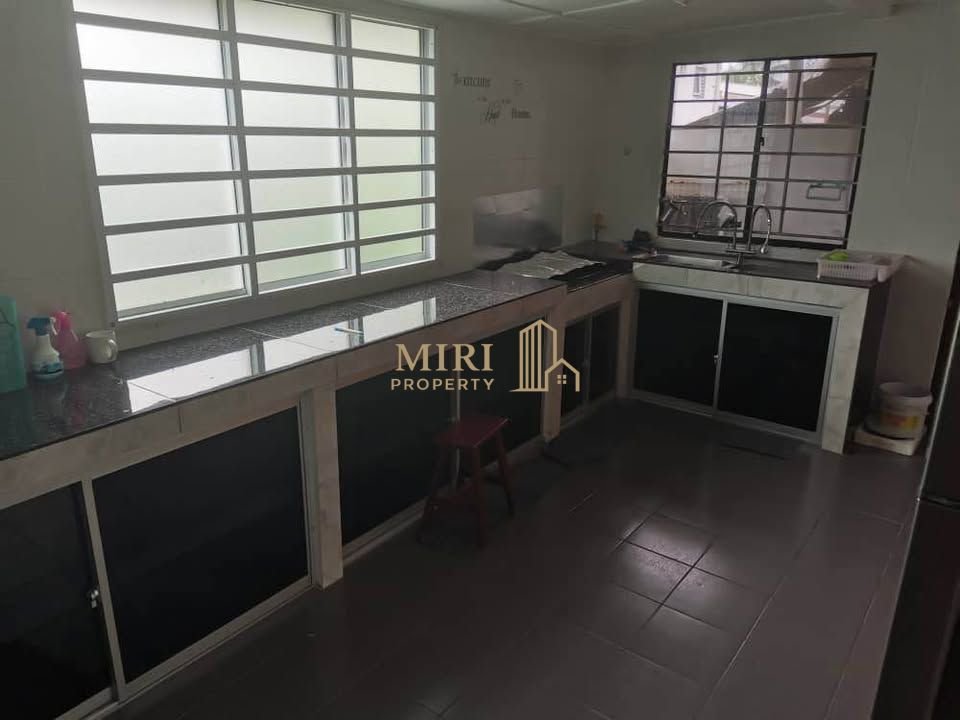 3 Bedrooms 2 Bathrooms 1 Storey Terrace Corner House For Rent At Jalan Kuching Taman Tunku For Rent 7 3 Bedrooms 2 Bathrooms 1 Storey Terrace Corner House For Rent At Jalan Kuching Taman Tunku For Rent 5