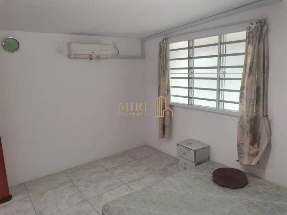 3 Bedrooms 2 Bathrooms 1 Storey Terrace Corner House For Rent At Jalan Kuching Taman Tunku For Rent 10 3 Bedrooms 2 Bathrooms 1 Storey Terrace Corner House For Rent At Jalan Kuching Taman Tunku For Rent 8