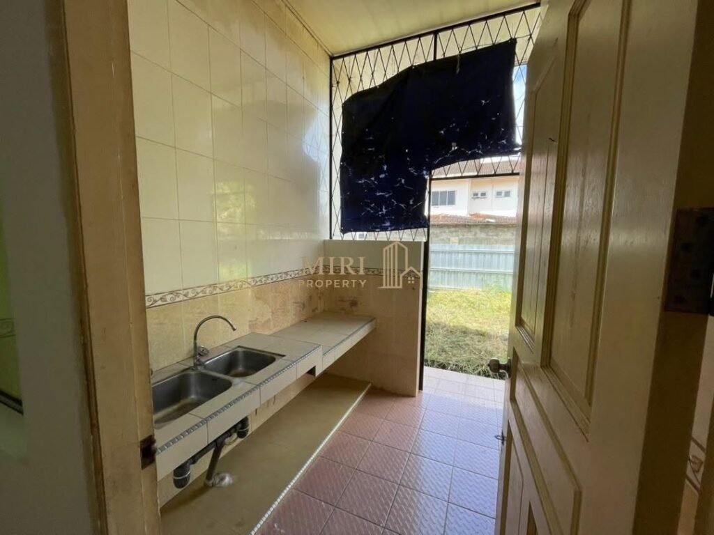 3 Bedrooms 2 Bathrooms 1 Storey Terrace House For Rent At Jalan Pulasan Desa Senadin Miri House For Rent 10 3 Bedrooms 2 Bathrooms 1 Storey Terrace House For Rent At Jalan Pulasan Desa Senadin 8