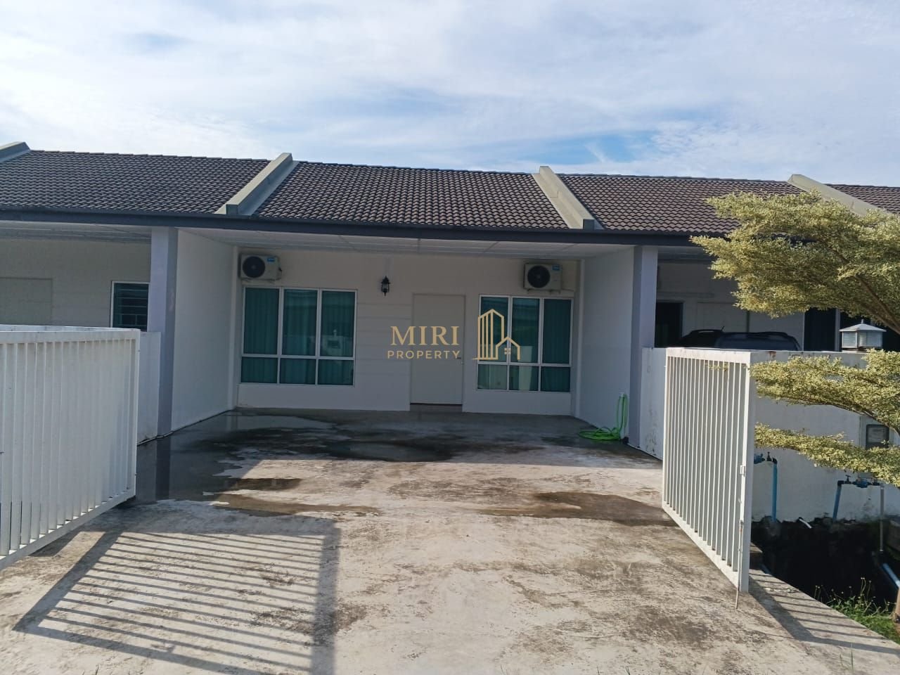 3 Bedrooms 2 Bathrooms Single Storey Terrace House For Rent At South Lake Permyjaya Miri For Rent 2 3 Bedrooms 2 Bathrooms Single Storey Terrace House For Rent At South Lake Permyjaya 1
