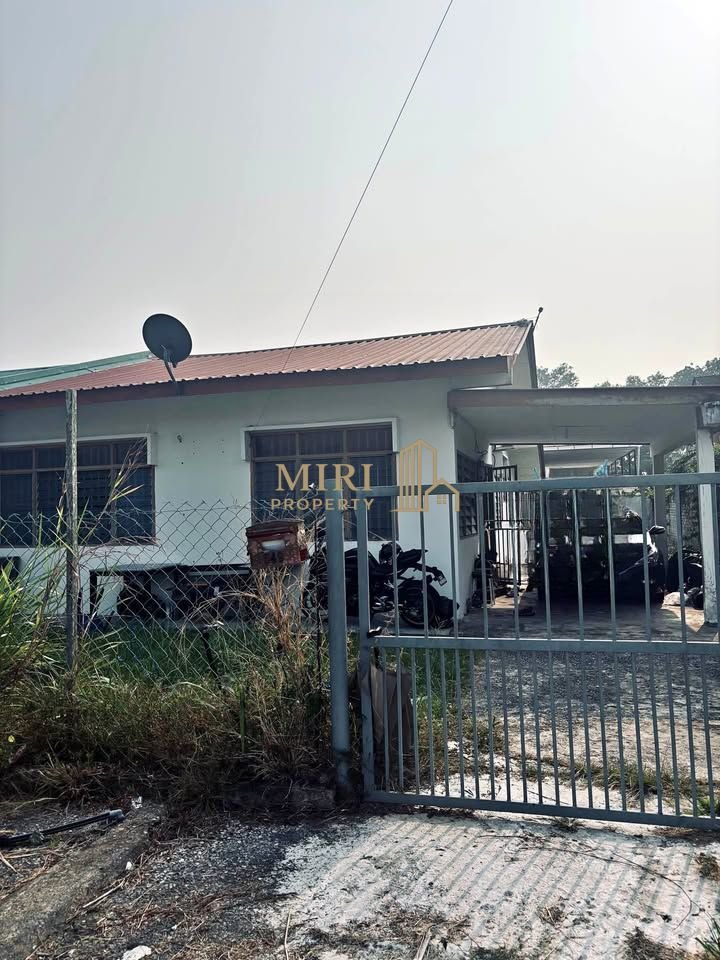 2 Bedrooms 1 Bathrooms 1 Storey Semi Detached House For Rent At Pujut Corner Miri For Rent 2