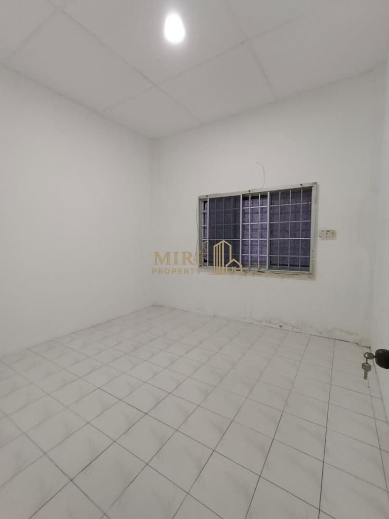 3 Bedrooms 1 Bathrooms 1 Storey Semi Detached House For Rent At Desa Pujut Bandar Baru Permyjaya Miri 5