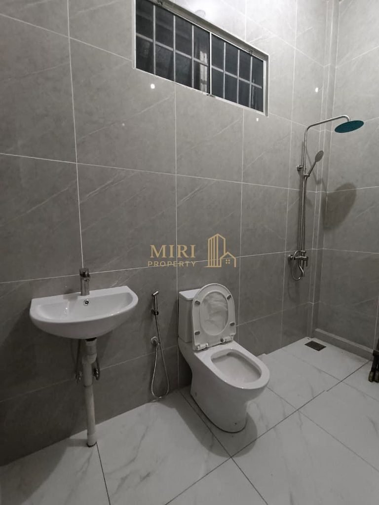 3 Bedrooms 1 Bathrooms 1 Storey Semi Detached House For Rent At Desa Pujut Bandar Baru Permyjaya Miri 7