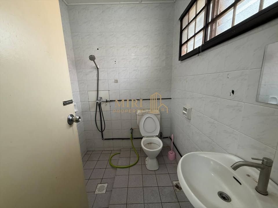3 Bedrooms 2 Bathrooms 1 Storey Semi Detached House At Faradale Garden Miri House For Rent 5